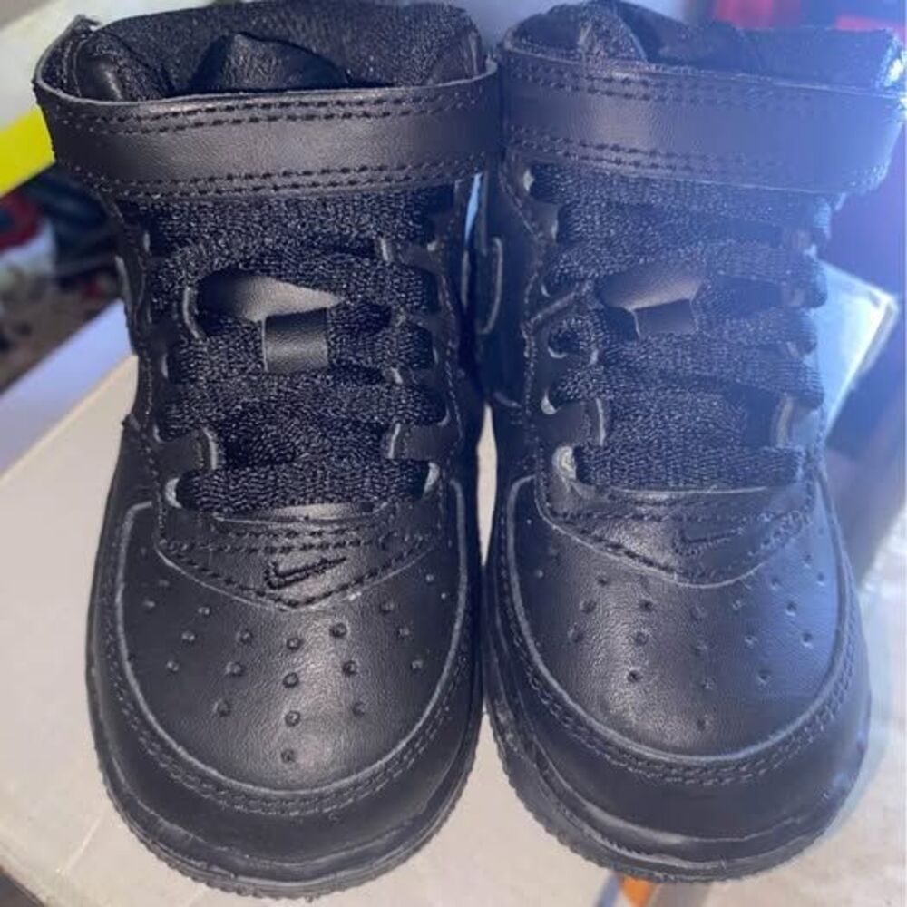 NIKE AIR FORCES 5.5C